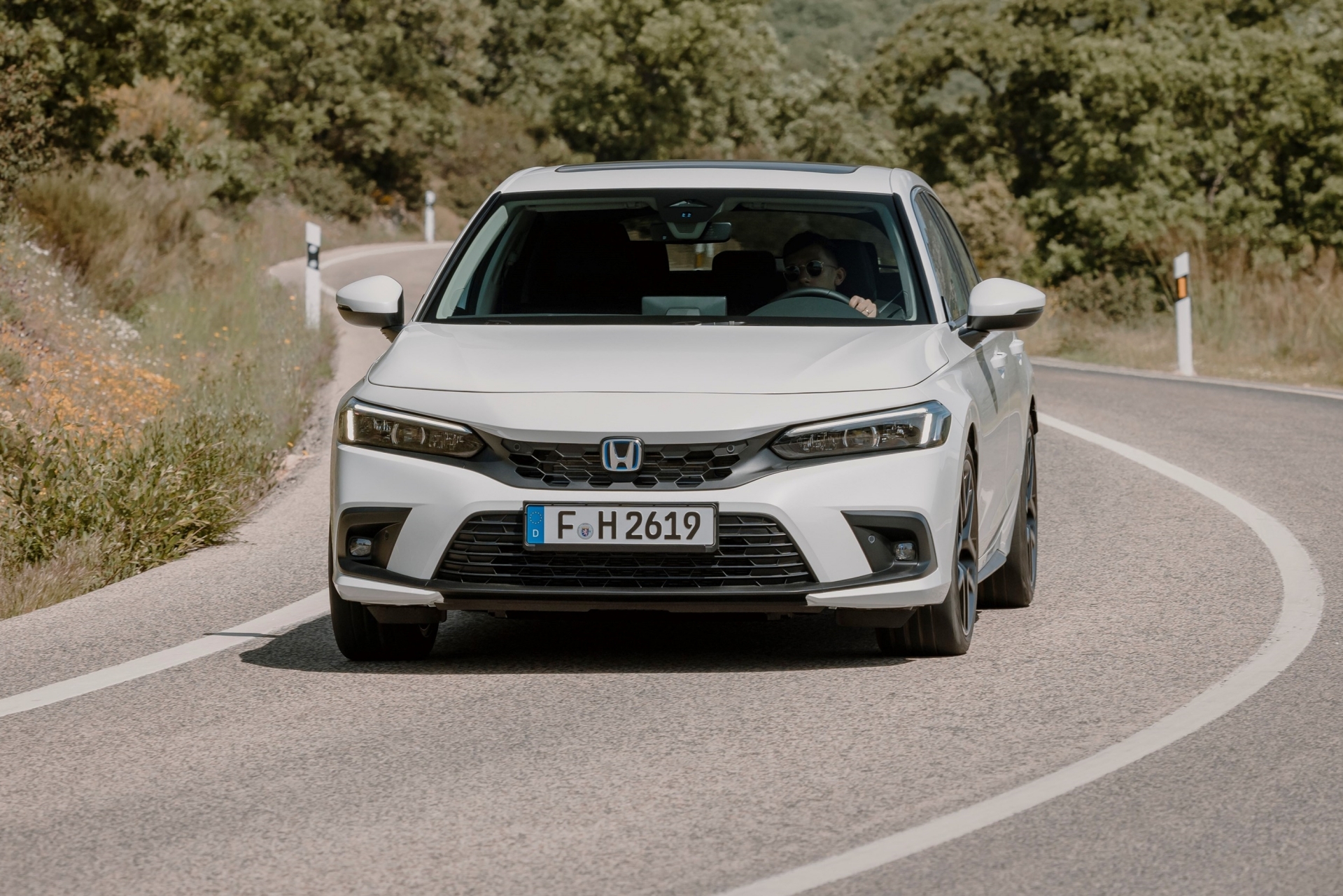 El Honda Civic 2024 destaca por su diseño aerodinámico y tecnología avanzada.