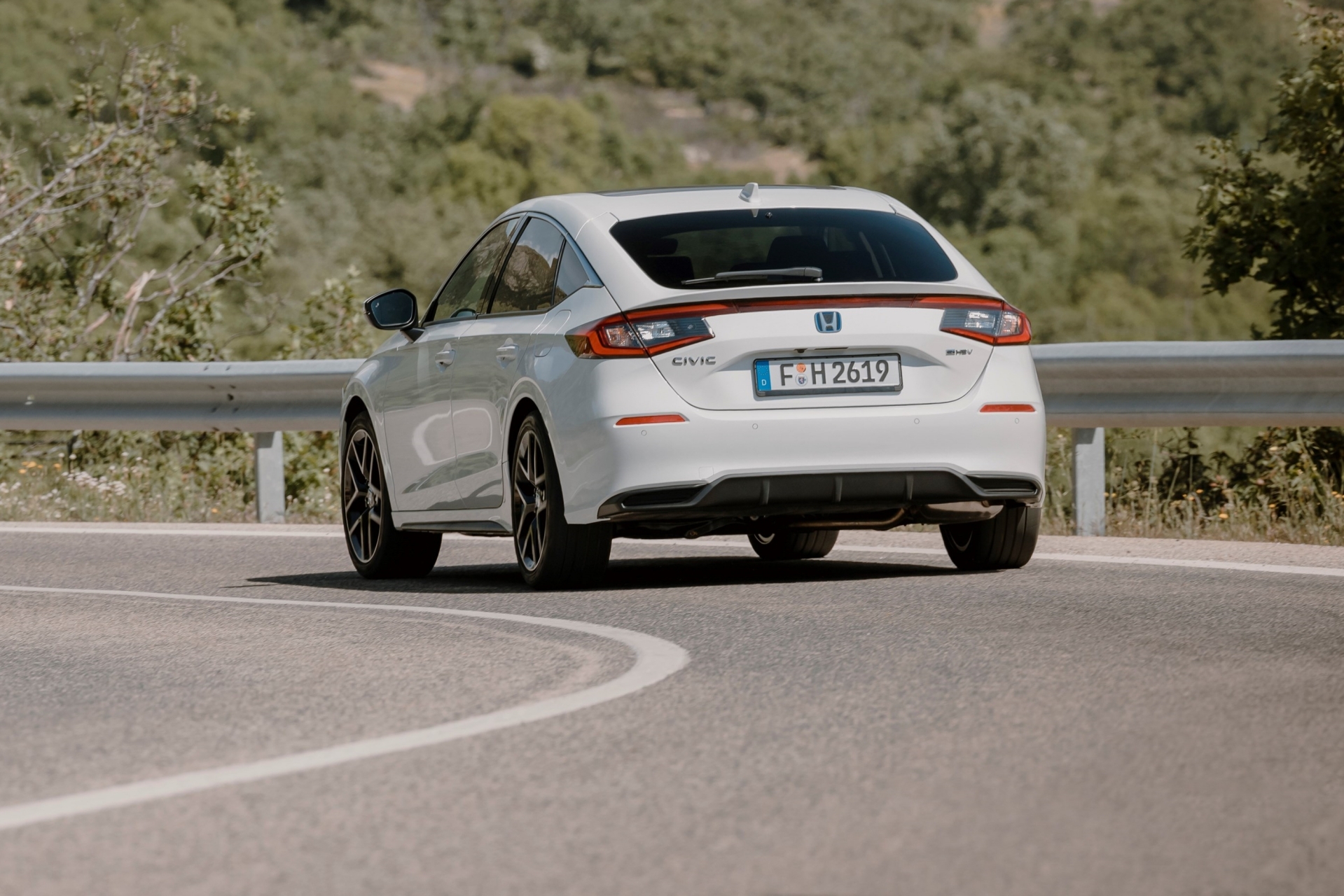 Honda Civic 2024, con un diseño elegante y dinámico, ideal para cualquier camino.