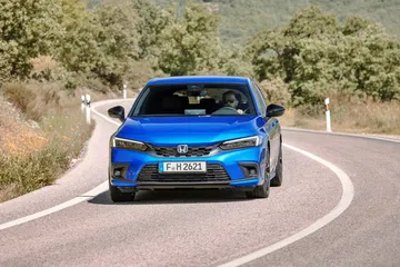 El nuevo Honda Civic 2024 destaca por su diseño deportivo y aerodinámico.