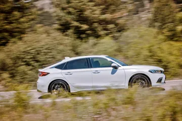 El nuevo Honda Civic 2024 destaca por su diseño aerodinámico y elegante.