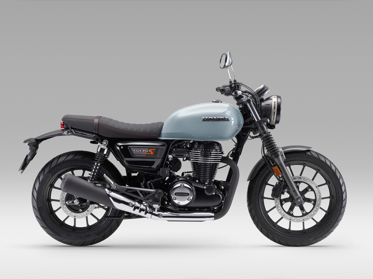 Honda GB350S reluce con estilo clásico y promete una conducción eficiente y cómoda.