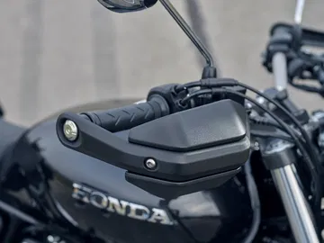 Vista lateral Honda GB350S destacando líneas neoclásicas y calidad japonesa