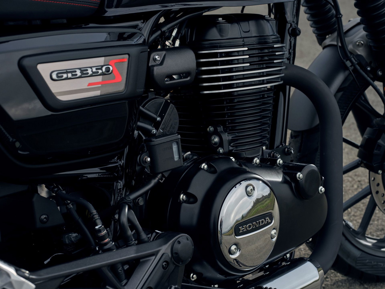 Motor monocilíndrico de la Honda GB350S, sinónimo de fiabilidad.