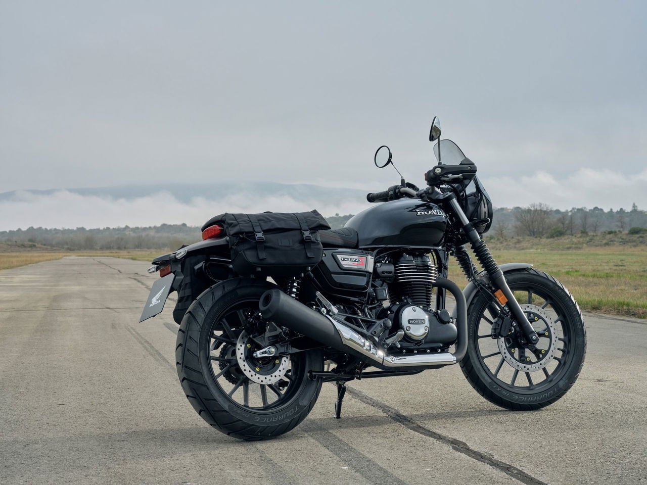 Honda GB350S, combinación perfecta de estilo retro y fiabilidad.