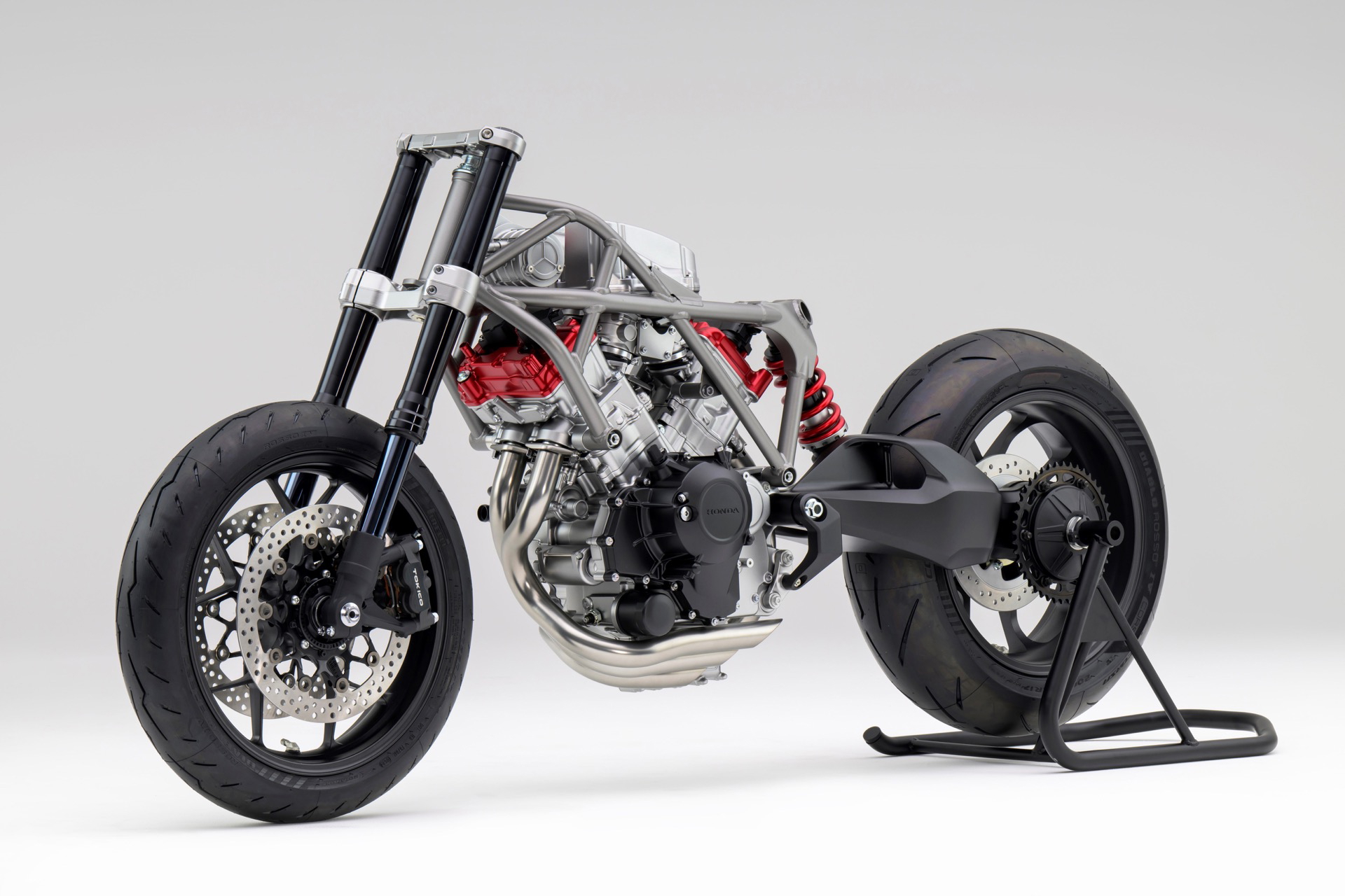 Motor V3 de Honda con sistema de turbo eléctrico, innovación para motocicletas.