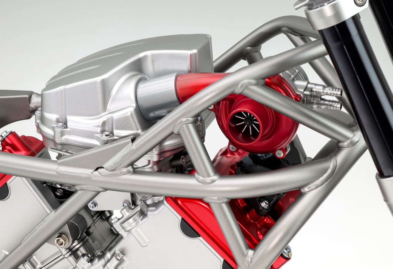 Innovador motor V3 Honda con sistema turbo eléctrico, ejemplar para motocicletas.
