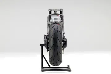 Motor V3 Honda con compresor eléctrico para motocicletas de alto rendimiento.