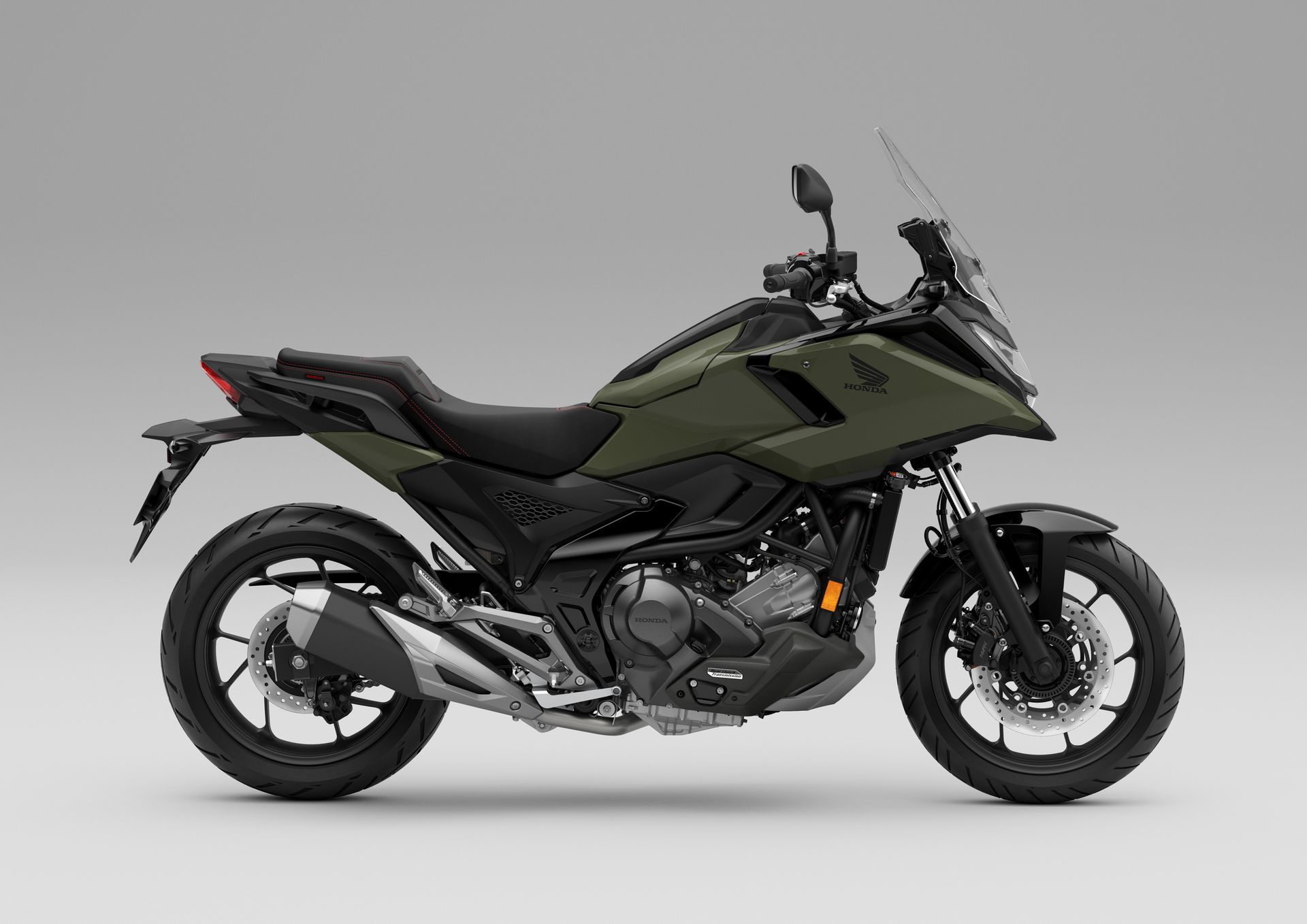 La Honda NC750X es una moto versátil, económica y adecuada para diversos terrenos.
