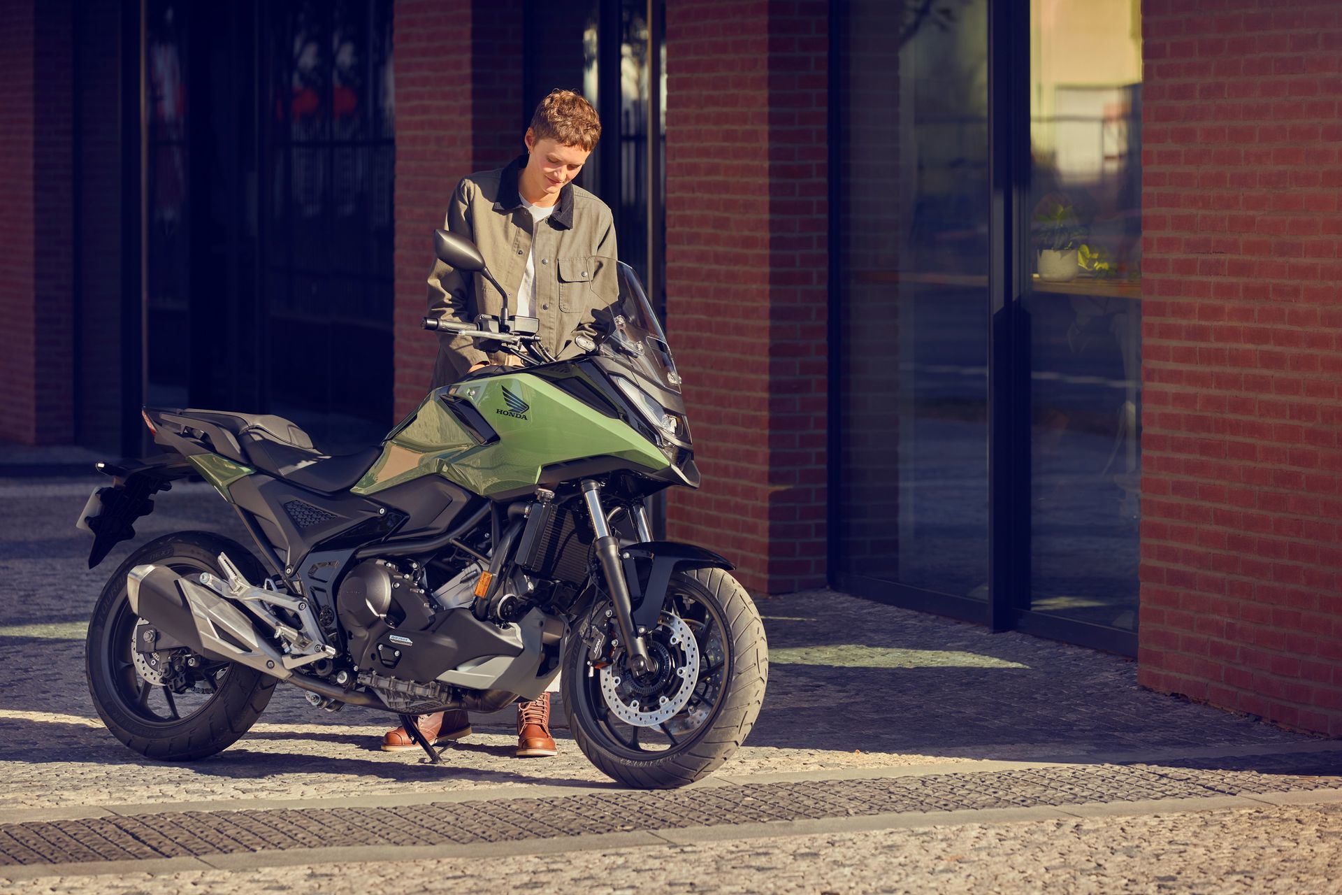 La Honda NC750X combina versatilidad y eficiencia con un consumo de 3,5 l/100 km.