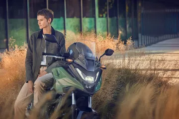 Motos versátil que combina estilo y eficiencia en un solo paquete.