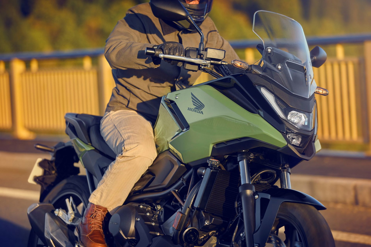 La Honda NC750X es una moto versátil que destaca por su bajo consumo y diseño atractivo.