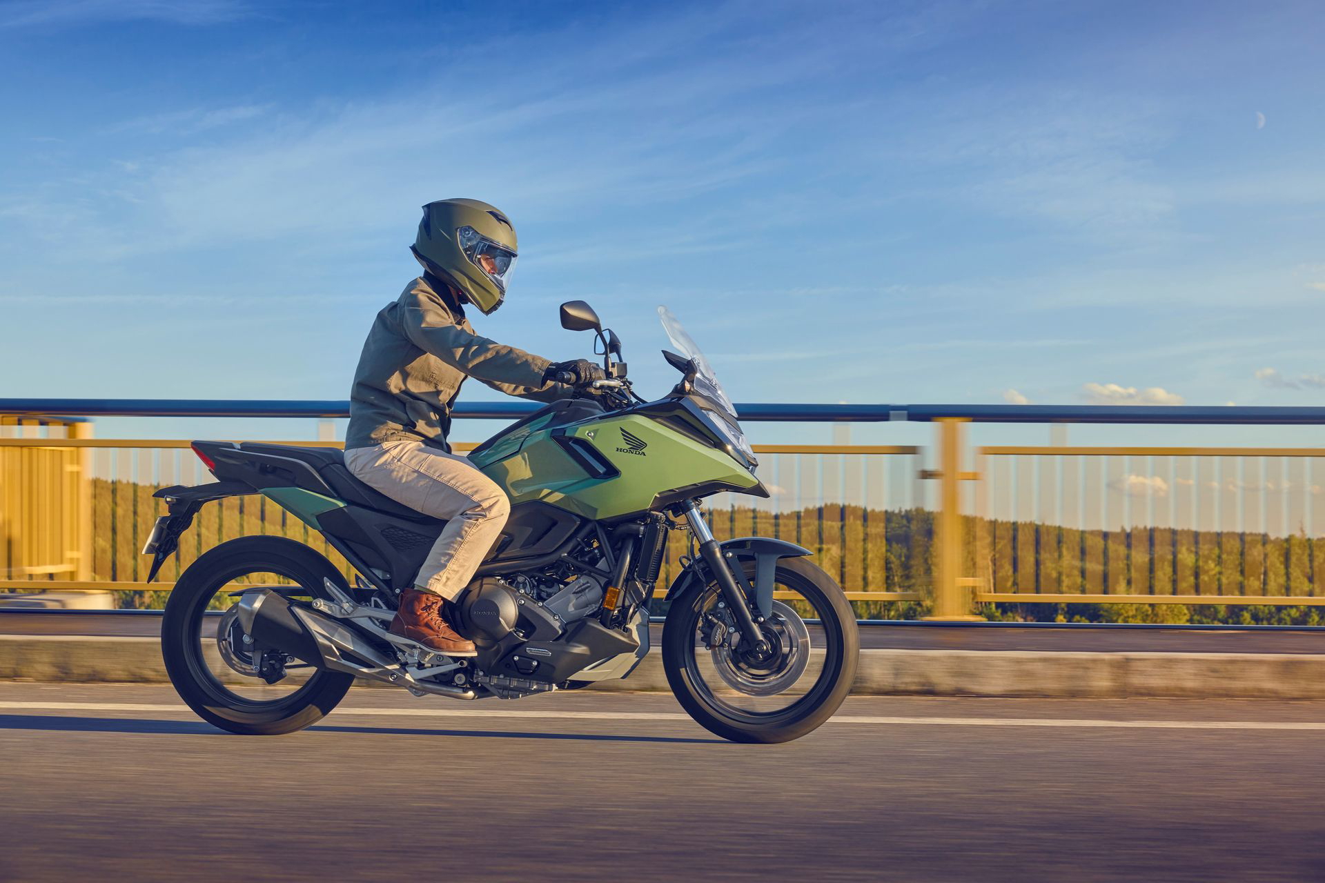 La Honda NC750X es versátil y eficiente, ideal para cualquier aventura.