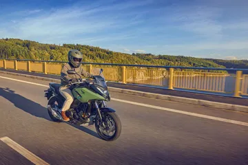 La NC750X, versátil y eficiente, ideal para todo tipo de recorridos con solo 3,5 l/100 km.