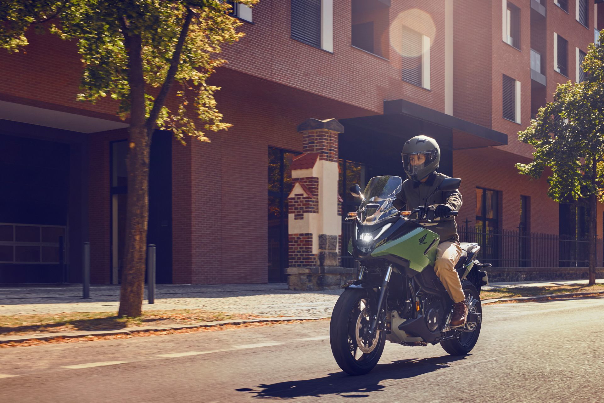 La Honda NC750X combina estilo y eficiencia con un consumo de solo 3,5 l/100 km.