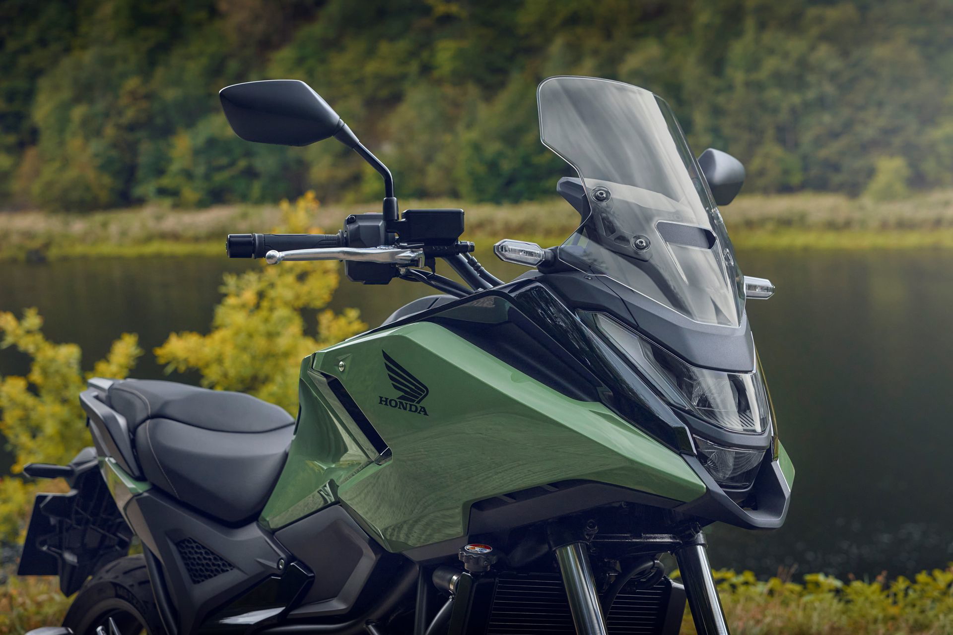 La Honda NC750X destaca por su diseño versátil y eficiente, con un consumo de 3,5 l/100 km.
