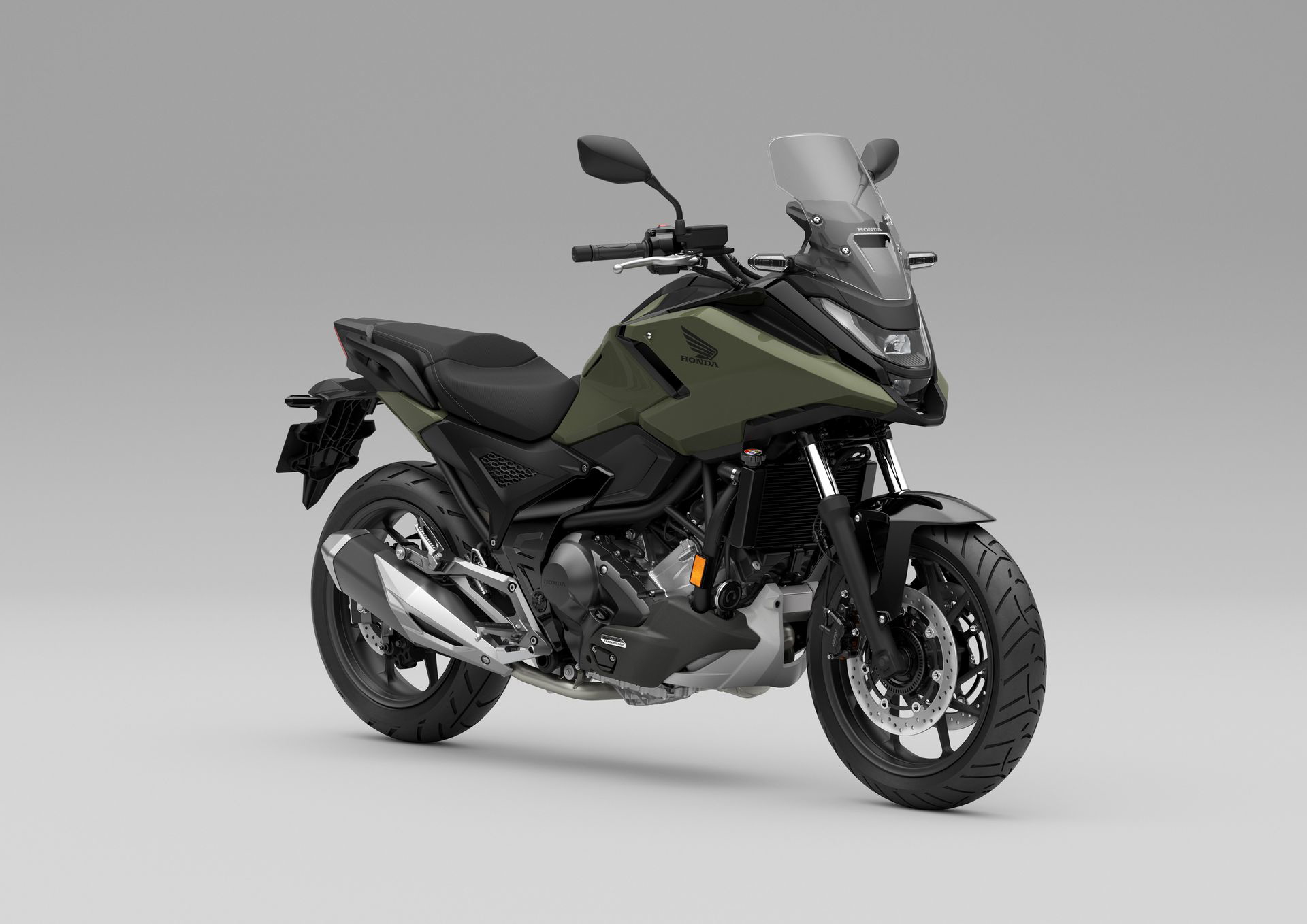 La Honda NC750X combina versatilidad y eficiencia, destacando su bajo consumo.