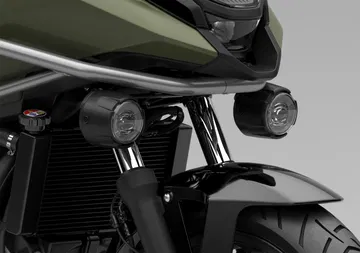 Imagen del motor y detalles del chasis de la NC750X, destacando su diseño robusto.