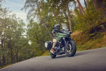 La Honda NC750X, una moto versátil que combina estilos y eficiencia con un consumo de 3,5 l/100 km.
