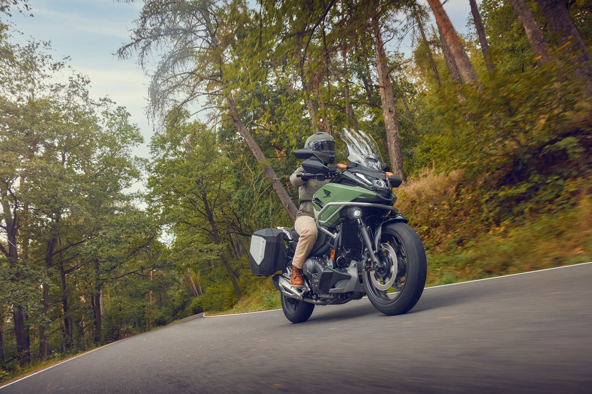 La Honda NC750X, una moto versátil que combina estilos y eficiencia con un consumo de 3,5 l/100 km.