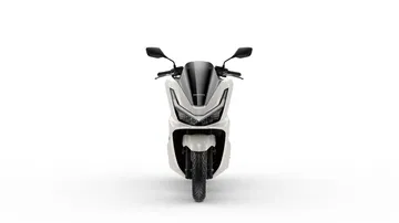 Renovado scooter Honda PCX 125, diseño elegante y moderno.