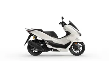 Nuevo scooter Honda PCX 125, diseño renovado, eficiencia y fiabilidad.