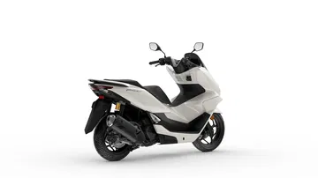 Vista lateral del Honda PCX 125 2025, mostrando su diseño aerodinámico y moderno.