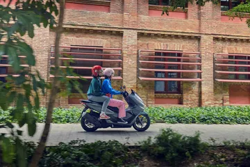 La Honda PCX 125 se actualiza con un diseño más afilado y aerodinámico.