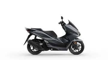 Vista lateral del renovado Honda PCX 125, destacando su diseño urbano.