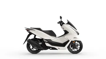 Vista lateral del Honda PCX 125, resaltando su diseño aerodinámico y modernas líneas.