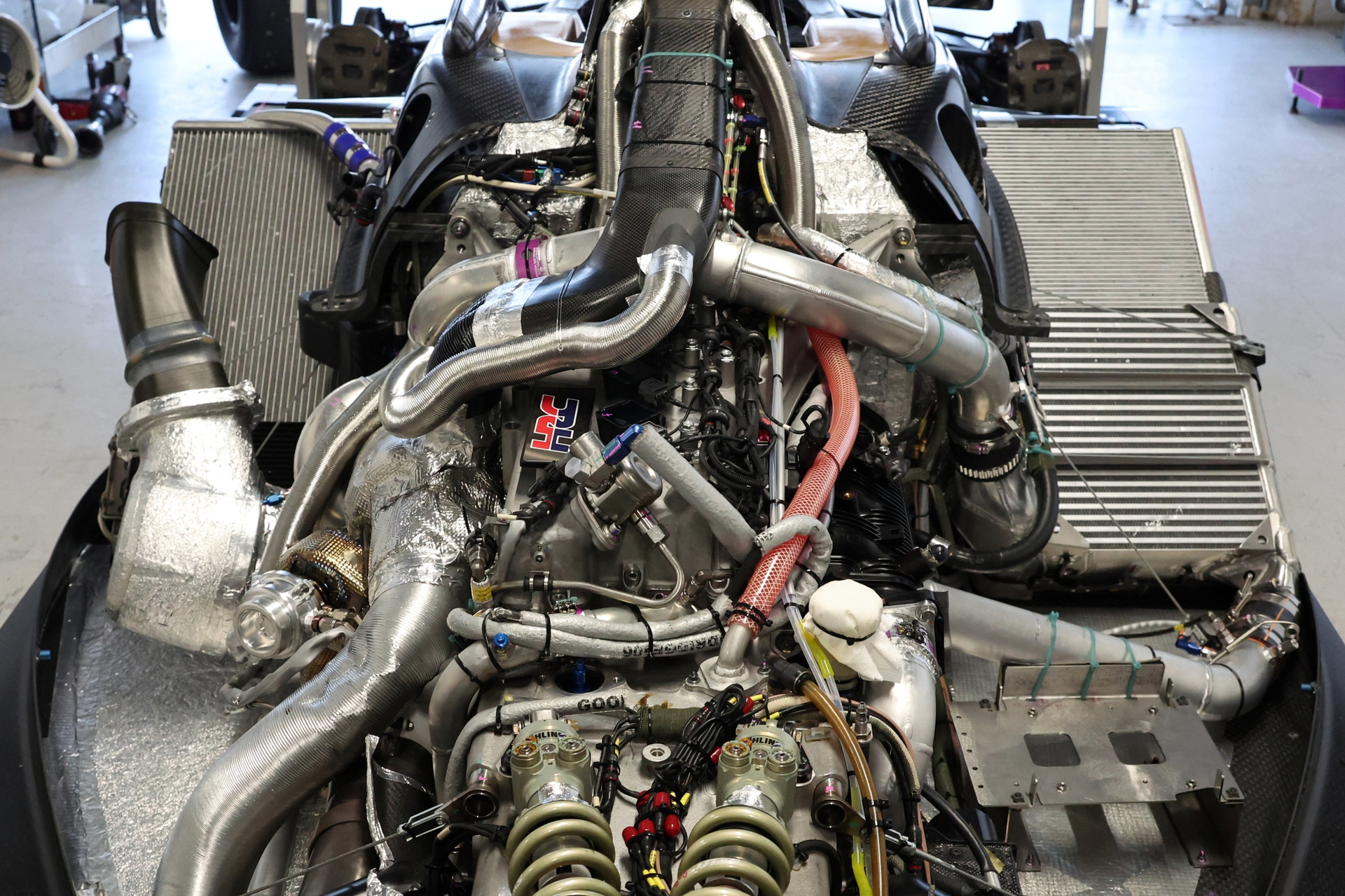 Motor derivado del Honda Civic Type-R, potenciado a 600 CV.