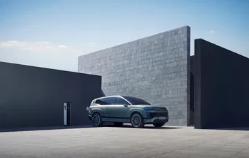 El Hyundai Ioniq 9 destaca por su diseño innovador y su amplio espacio interior.