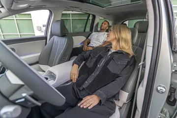 El Ioniq 9 destaca por su amplio y cómodo interior, ideal para largos viajes familiares.