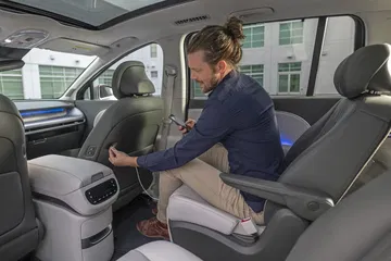 Interior del Hyundai Ioniq 9, enfatizando su comodidad y funcionalidad para pasajeros.