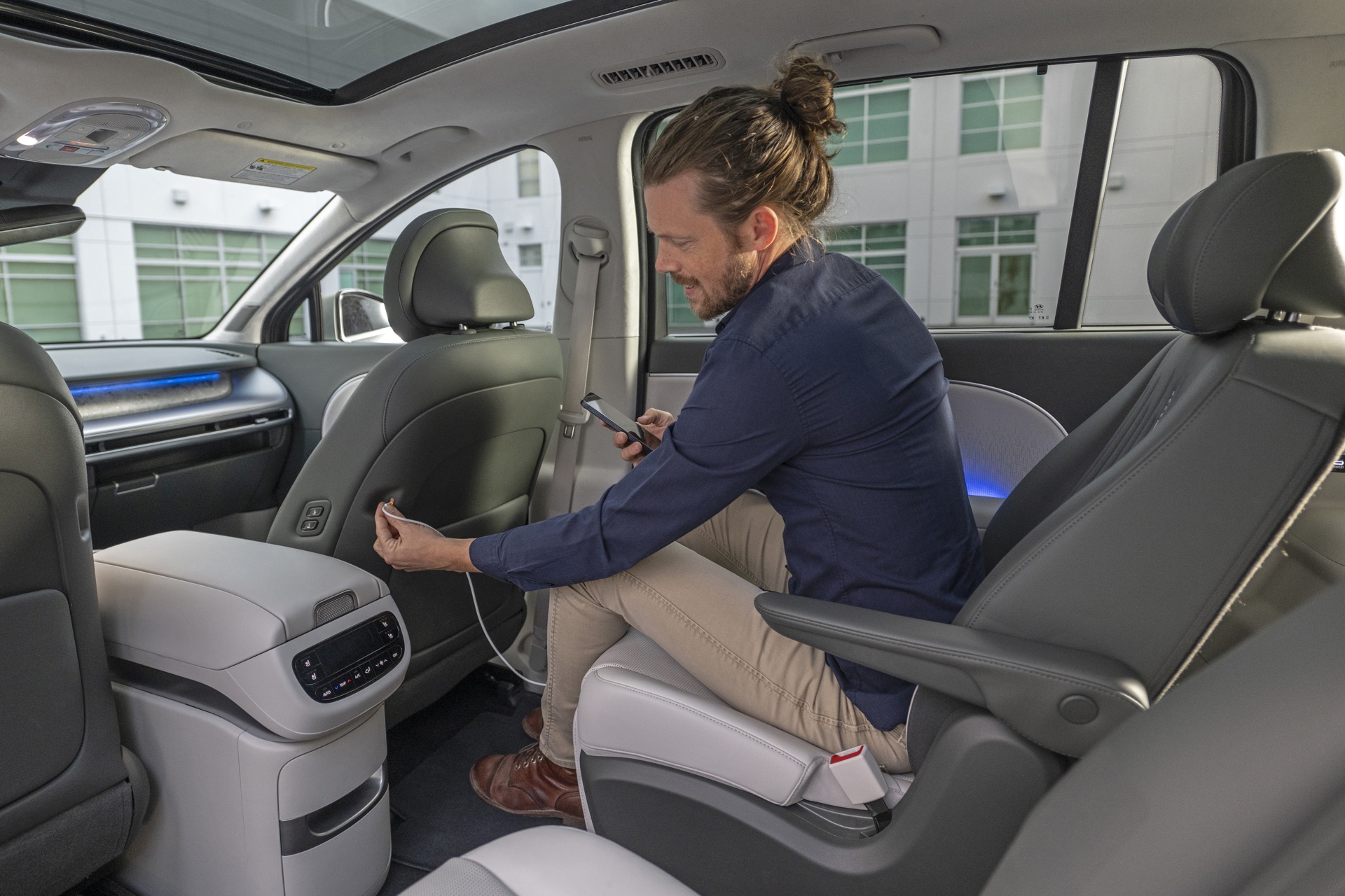 Interior del Hyundai Ioniq 9, enfatizando su comodidad y funcionalidad para pasajeros.