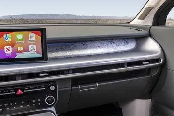 Interior del Hyundai Ioniq 9, destaca su diseño moderno y funcional.