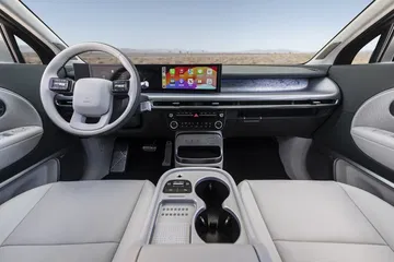 El Hyundai Ioniq 9 ofrece un amplio espacio interior apto para 7 pasajeros.