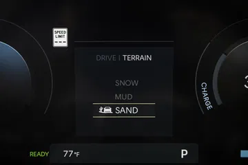 Pantalla de instrumentación del Hyundai Ioniq 9, mostrando información clave sobre el vehículo.