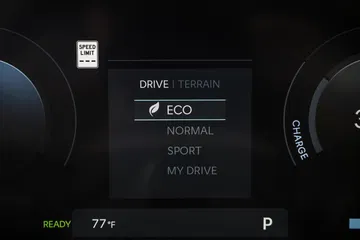 Panel de instrumentación del Hyundai Ioniq 9, mostrando información relevante.