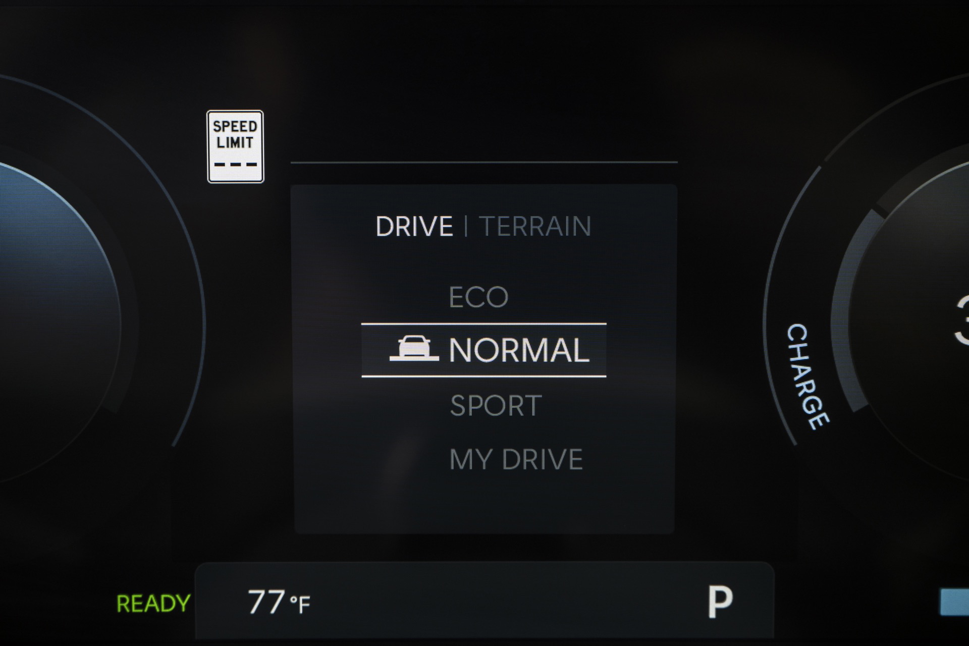 Pantalla del Hyundai Ioniq 9 2025 mostrando opciones de conducción.