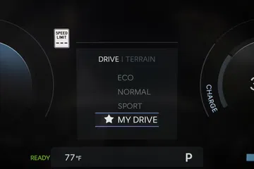 Pantalla del sistema de infoentretenimiento del Hyundai Ioniq 9, intuitiva y moderna.