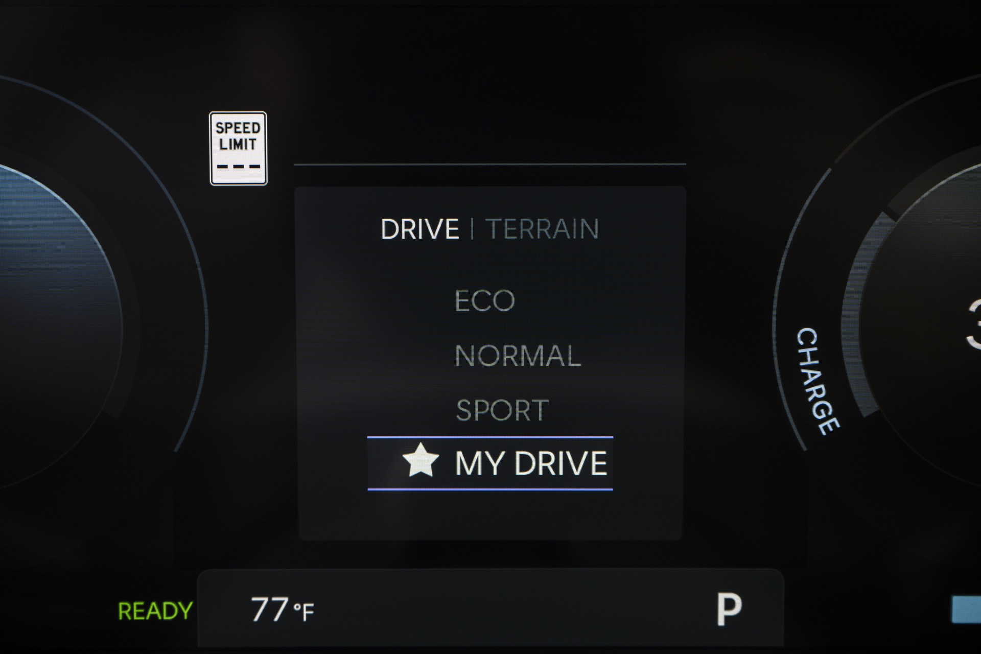 Pantalla del sistema de infoentretenimiento del Hyundai Ioniq 9, intuitiva y moderna.
