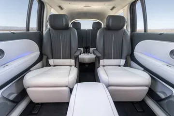 Asientos traseros del Hyundai Ioniq 9, cómodos y espaciosos para hasta siete pasajeros.