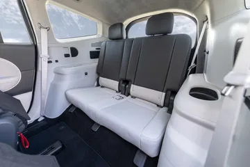El Hyundai Ioniq 9 muestra su amplia y cómoda fila trasera, ideal para familias.