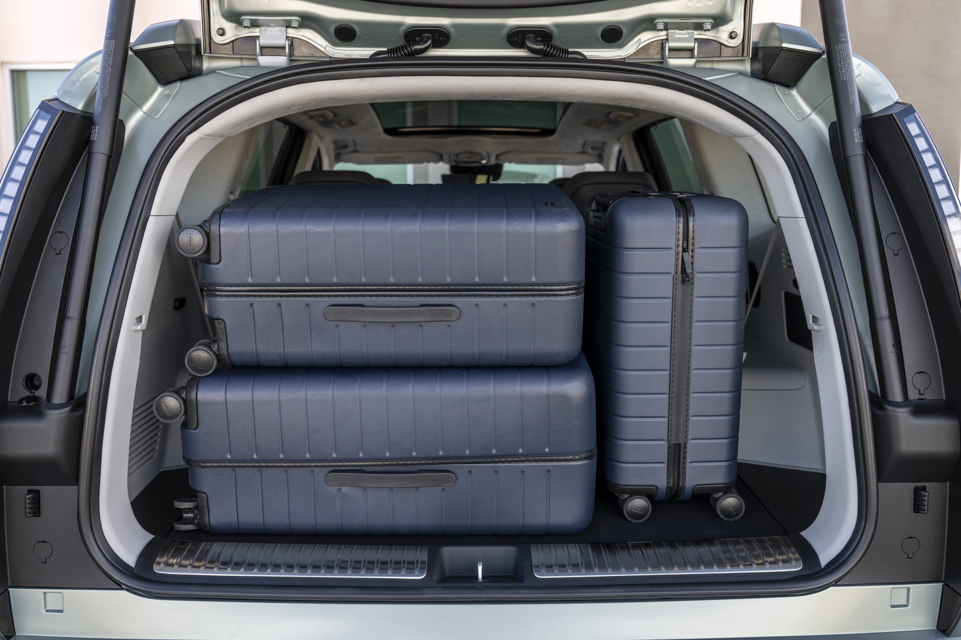 Amplio maletero del Hyundai Ioniq 9, ideal para viajes familiares con todos los equipajes.
