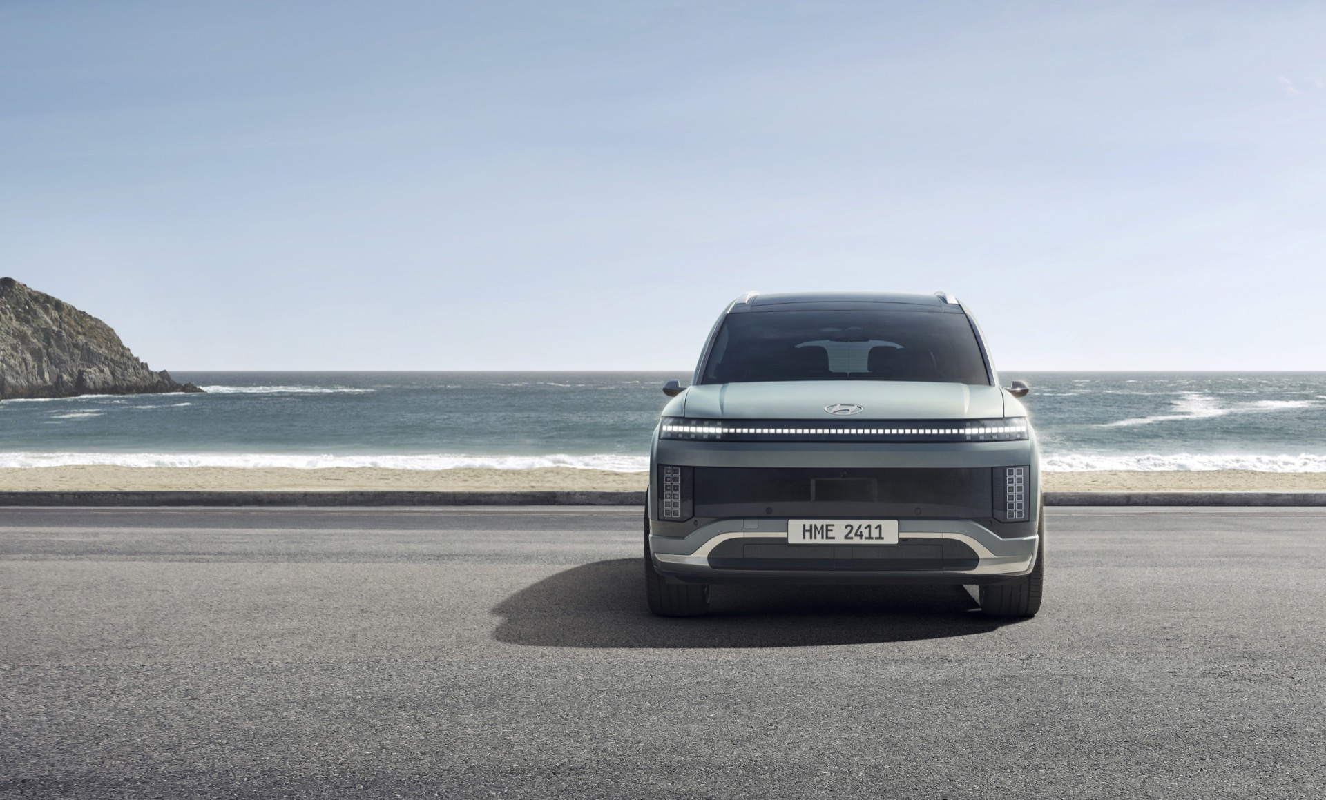 El Hyundai Ioniq 9 2025 destaca por su diseño moderno y líneas elegantes.