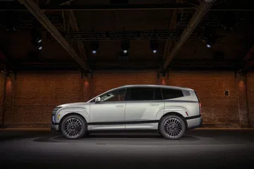 El SUV menos SUV de Hyundai destaca por su diseño espacioso y elegante.