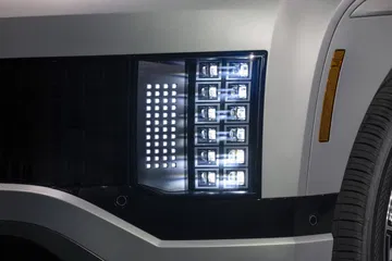 Iluminación sofisticada en el Hyundai Ioniq 9, resaltando su modernidad.