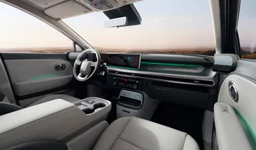 Interior del Hyundai Ioniq 9, destacando sus asientos cómodos y diseño moderno.