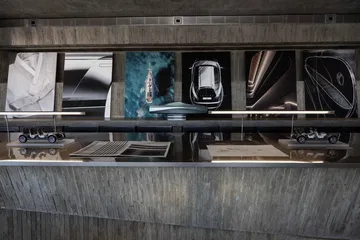 Interior del Hyundai Ioniq 9, espacioso y moderno, diseñado para comodidad familiar.