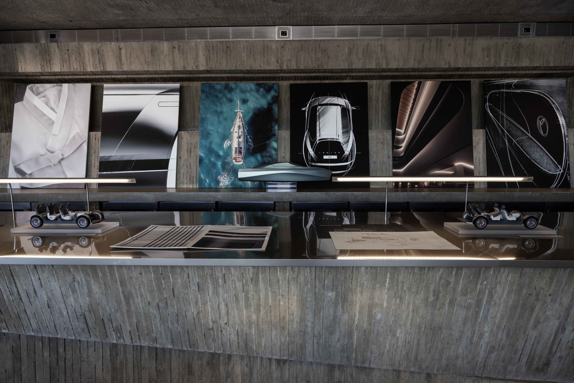 Interior del Hyundai Ioniq 9, espacioso y moderno, diseñado para comodidad familiar.